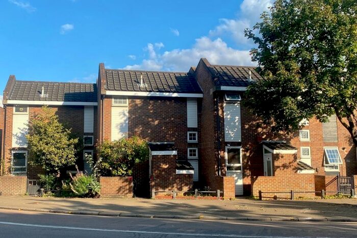 2 Bedroom Terraced House To Rent In Garratt Lane, London, SW18