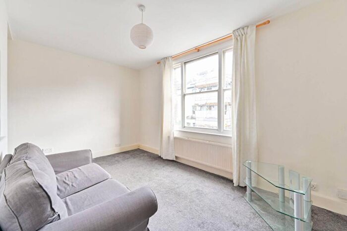 2 Bedroom Flat To Rent In Colestown Street, Battersea, London, SW11