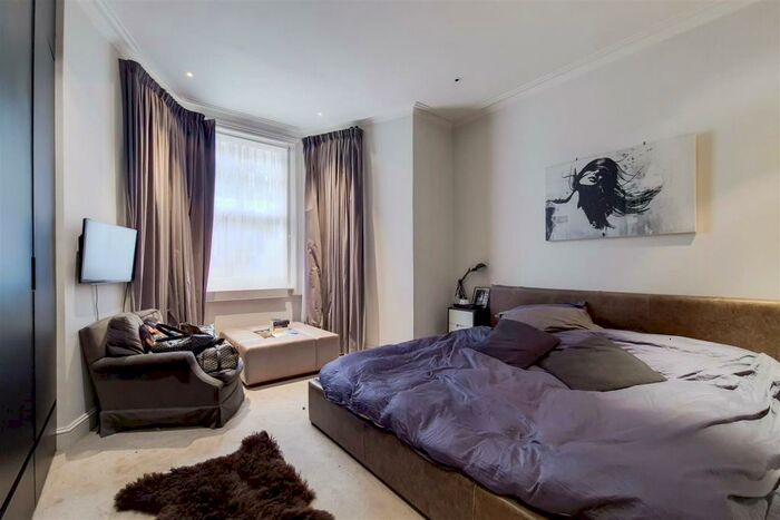 2 Bedroom Flat To Rent In Redcliffe Square, London, SW10