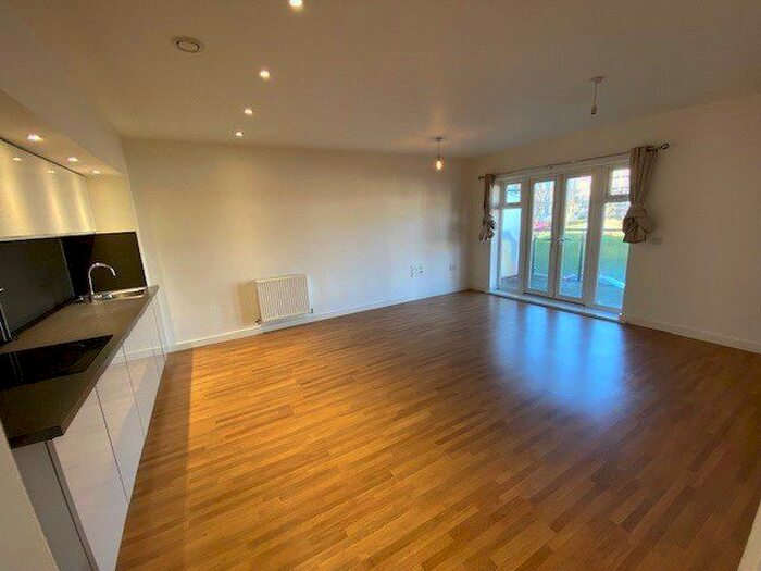 2 Bedroom Flat To Rent In Clovelly Court, Drayton Garden Village, West Drayton, Middlesex, UB7