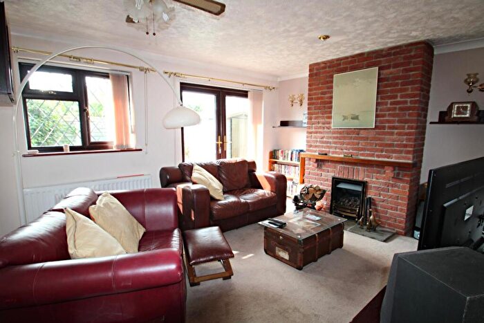 2 Bedroom Detached Bungalow To Rent In Swan Close, Colchester, CO4