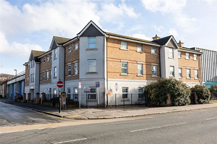 2 Bedroom Flat For Sale In Crunden Road, South Croydon, CR2