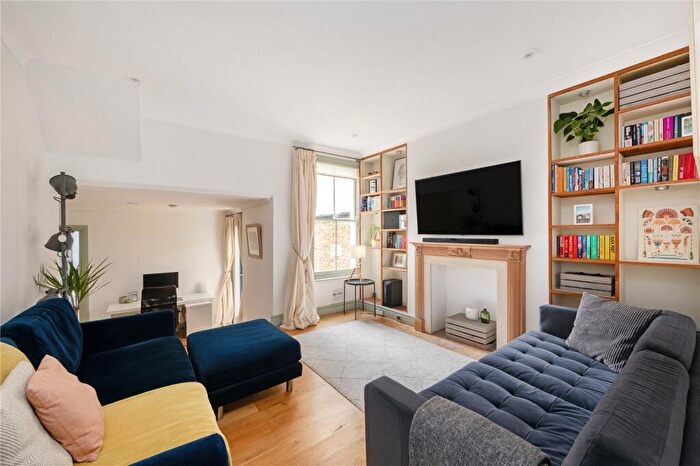 2 Bedroom Apartment For Sale In Culmstock Road, Between The Commons, SW11