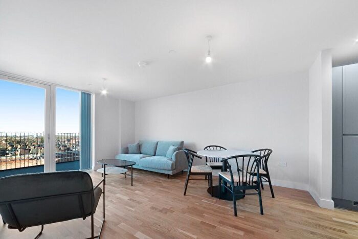 1 Bedroom Flat To Rent In The Oakwood, Colina Road, London, N15