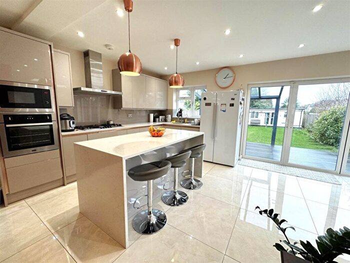 5 Bedroom Semi-Detached House To Rent In Brampton Road, Bexleyheath, DA7