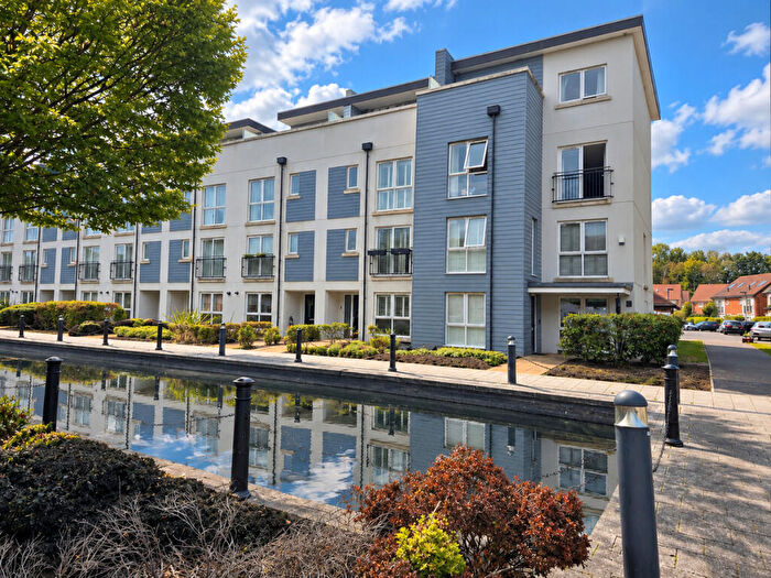 4 Bedroom Terraced House For Sale In Canalside, Redhill, RH1
