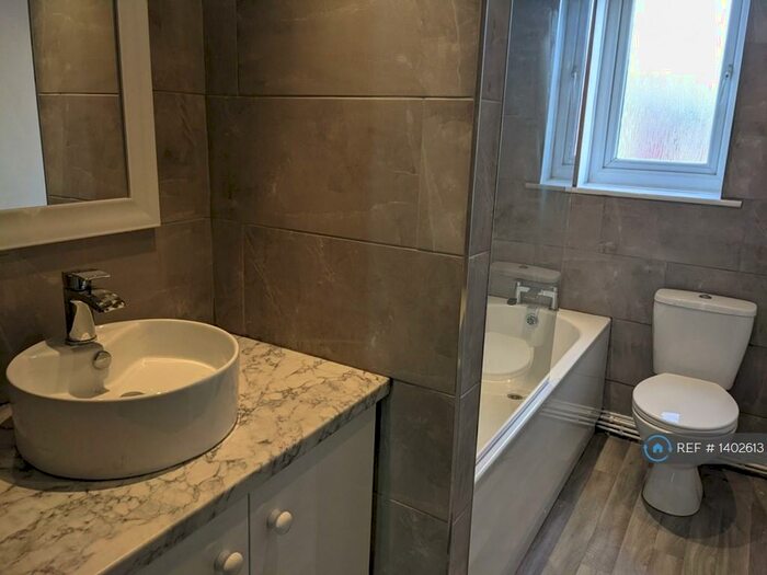 1 Bedroom Flat To Rent In Townley Street, Middleton, Manchester, M24