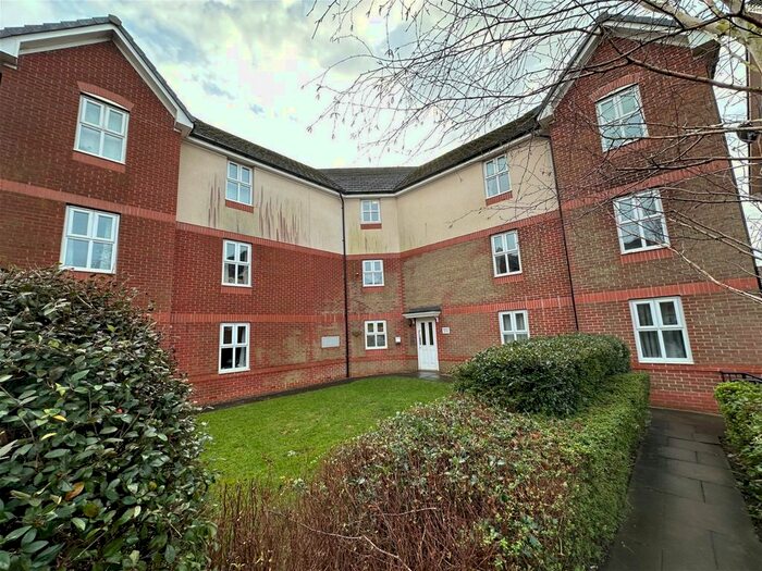 2 Bedroom Flat To Rent In The Links, Hyde, SK14