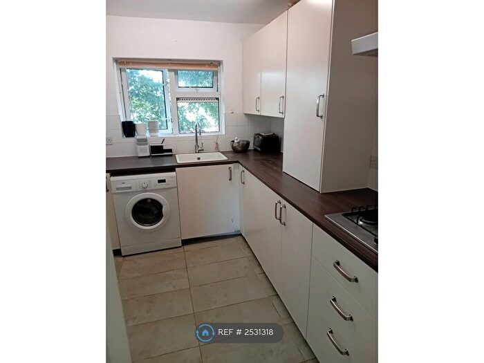 2 Bedroom Flat To Rent In London, London, IG8