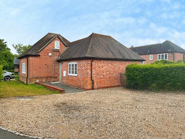 2 Bedroom Detached House To Rent In Deanswood Farm, Stockcross, RG20