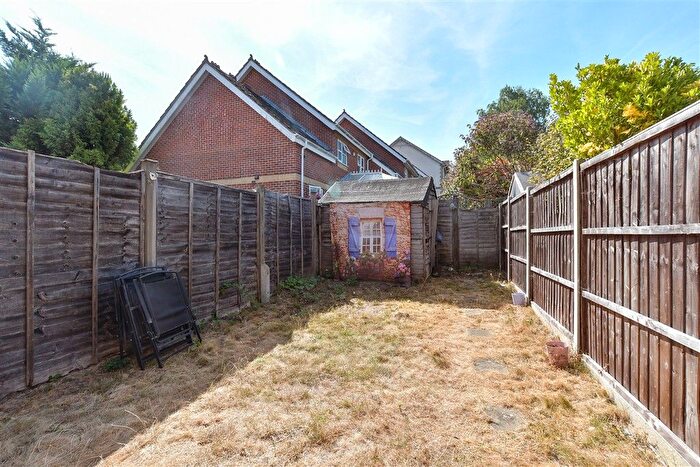 2 Bedroom Semi Detached House For Sale In Chelmsford Close, Sutton, Surrey, SM2