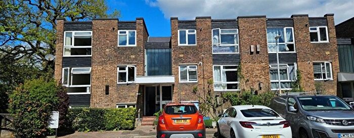 2 Bedroom Flat For Sale In Tudor Court, Tunbridge Wells, TN2