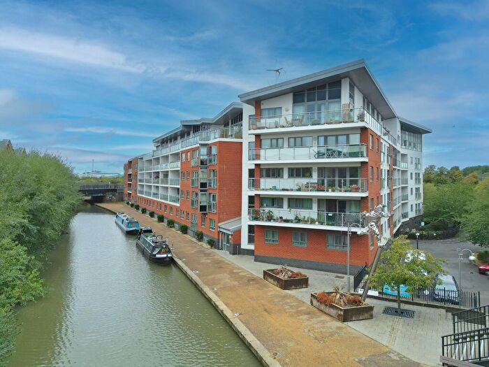 2 Bedroom Flat For Sale In Lonsdale, Wolverton, MK12