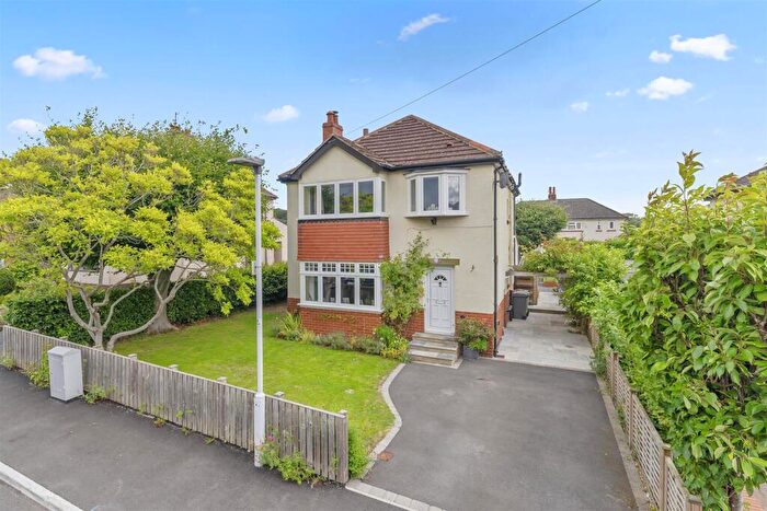 3 Bedroom Detached House For Sale In Harecroft Road, Otley, LS21