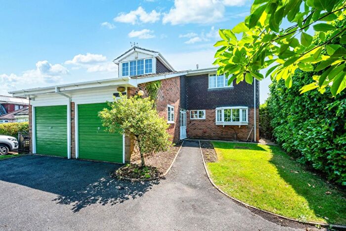 4 Bedroom Detached House For Sale In Woodmansterne Lane, Banstead, SM7