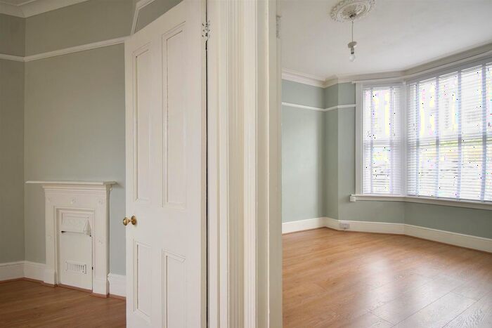 1 Bedroom Flat To Rent In Emmanuel Road, Hastings, TN34