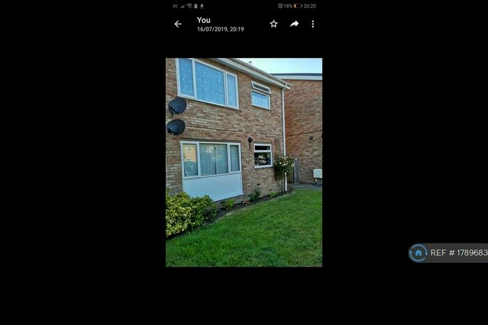 2 Bedroom Flat To Rent In Pym Walk, Oxon, OX9