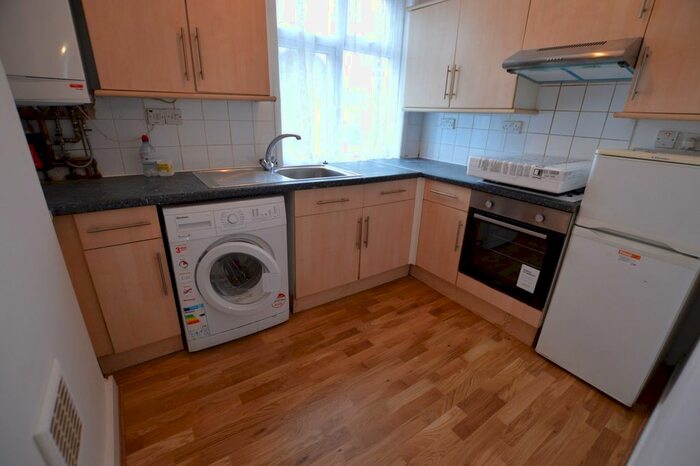 1 Bedroom Flat To Rent In Green Lanes, Ilford, IG3