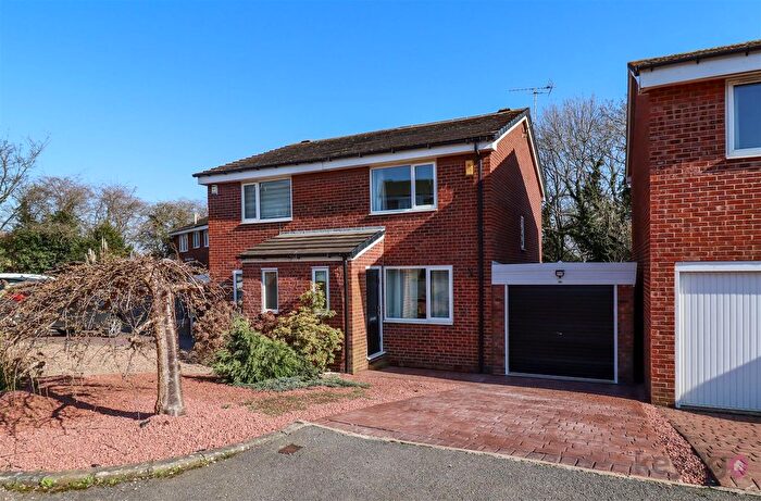 2 Bedroom Semi Detached House For Sale In Oakworth Close, Halfway, Sheffield, S20