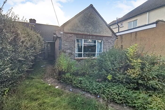 2 Bedroom Semi-detached Bungalow For Sale In Baldwins Lane, Croxley Green, Rickmansworth, WD3