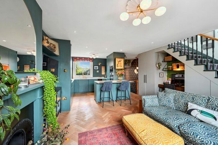 2 Bedroom Flat To Rent In Devonshire Road, London, W4