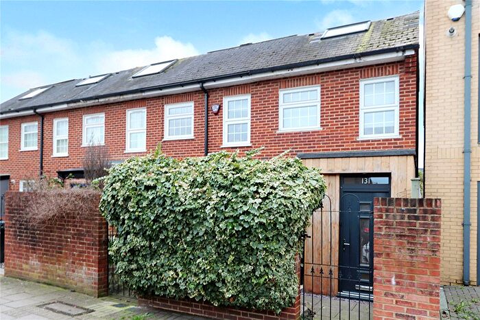 4 Bedroom End Terrace House For Sale In Surbiton, KT6