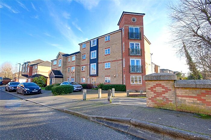 2 Bedroom Flat For Sale In Martini Drive, Enfield, EN3