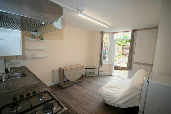 2 Bedroom Flat To Rent In Fairmount Road, Brixton, SW2