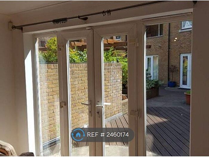 1 Bedroom Flat To Rent In Sapphire Court, London, E1