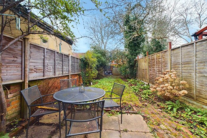 3 Bedroom Terraced House For Sale In Donnington Road, Reading, Berkshire, RG1