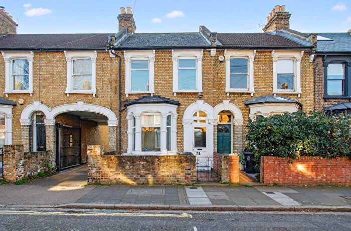 4 Bedroom Property To Rent In Coopersale Road, Homerton, E9