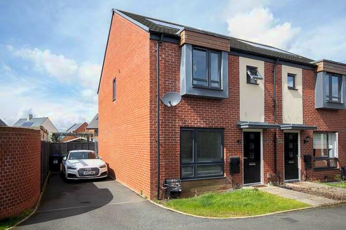 3 Bedroom Semi-Detached House To Rent In Sapphire Road, Bishops Cleeve, Cheltenham, GL52