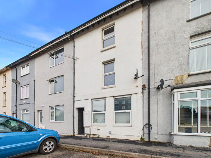 3 Bedroom Flat For Sale In Old Shoreham Road, Shoreham By Sea, BN43