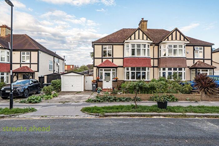 4 Bedroom Semi Detached House For Sale In Whitethorn Gardens, Croydon, CR0