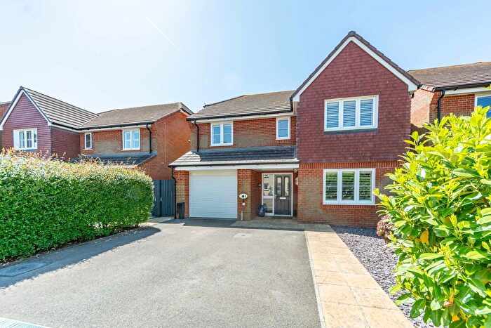 4 Bedroom Detached House For Sale In Fellows Gardens, Yapton, BN18
