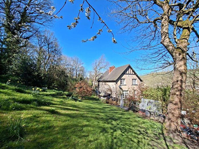 3 Bedroom Detached House For Sale In Edward Street, Stocksbridge, S36