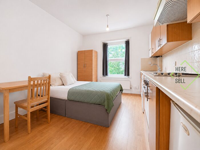 Studio To Rent In Woodland Road, New Southgate, N11