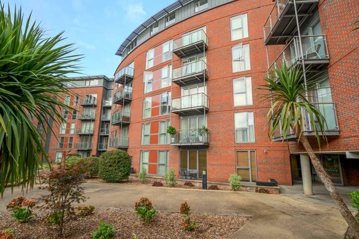 2 Bedroom Flat To Rent In The Heart, Walton-On-Thames, KT12