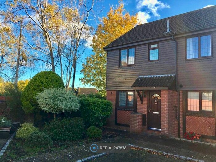 2 Bedroom Semi-Detached House To Rent In Windmill Field, Windlesham GU20