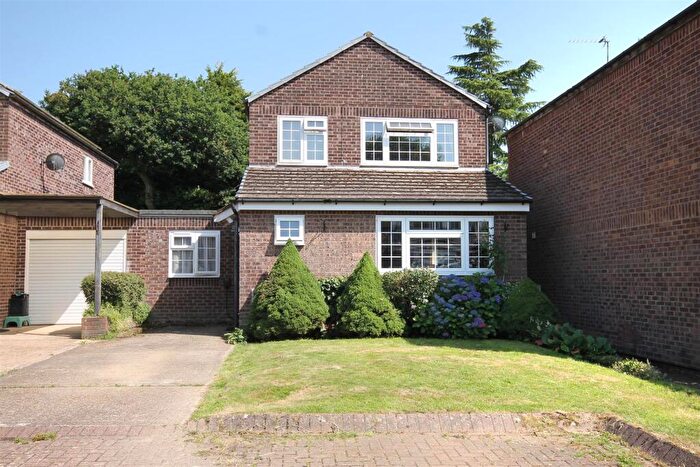 3 Bedroom Detached House For Sale In Anstiebury Close, Beare Green, RH5
