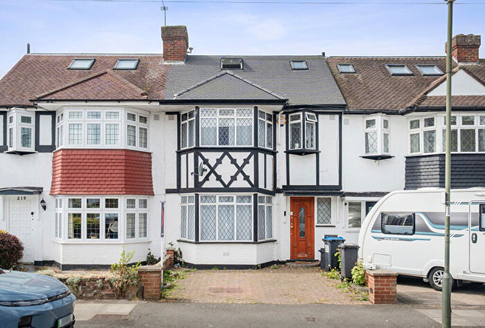4 Bedroom Terraced House For Sale In Aragon Road, Morden, SM4