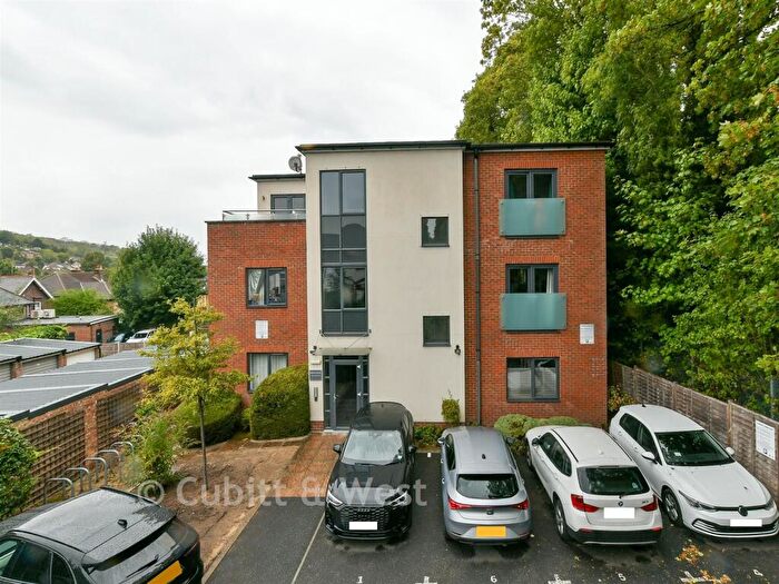 1 Bedroom Apartment For Sale In Hillbury Road, Whyteleafe, Surrey, CR3