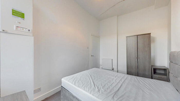 2 Bedroom Flat To Rent In /, Duke Street, Denistoun, G31