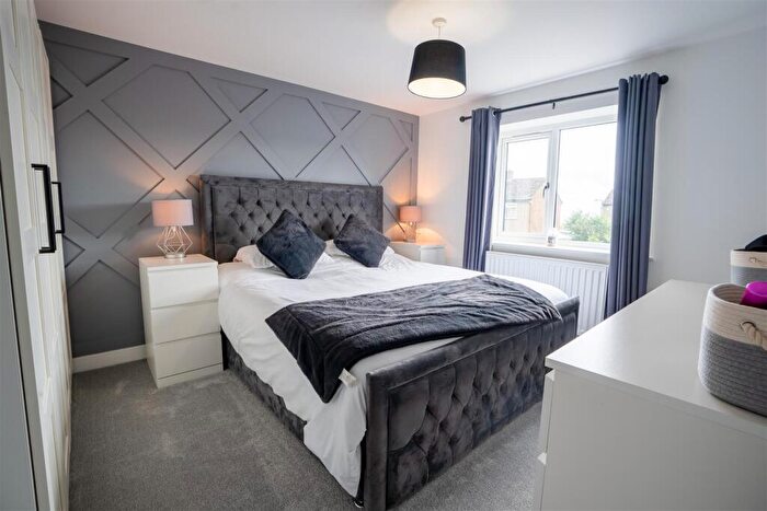 3 Bedroom End Of Terrace House For Sale In Hillcrest Drive, Queensbury, Bradford, BD13