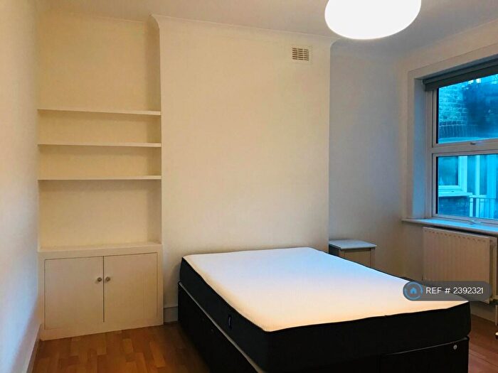 2 Bedroom Flat To Rent In Camberwell, London, SE5