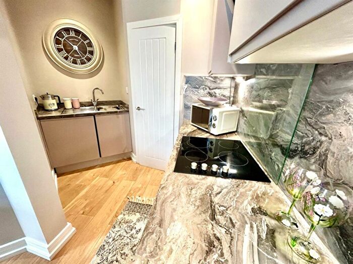 Apartment To Rent In Charlotte Road, Sheffield, S2