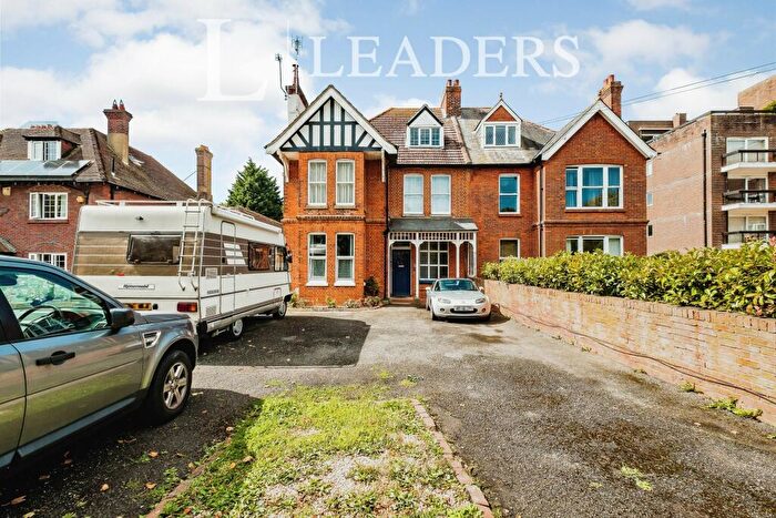 2 Bedroom Apartment To Rent In Grand Avenue, BN11