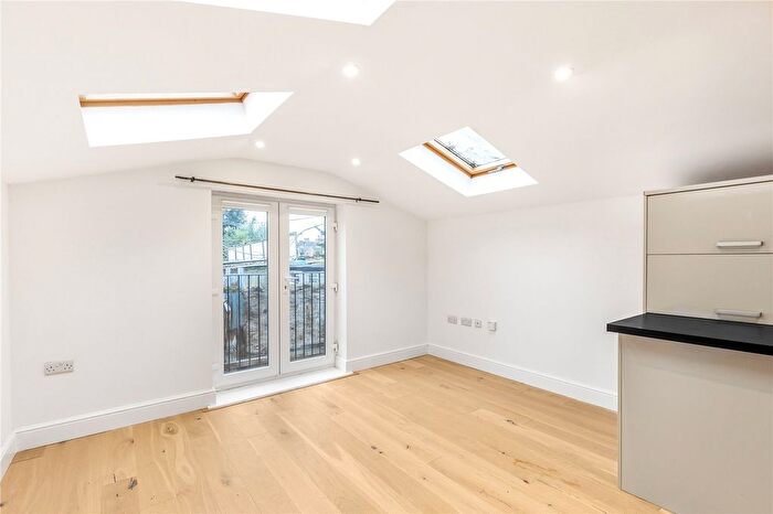 1 Bedroom Maisonette To Rent In Mitcham Lane, London, SW16