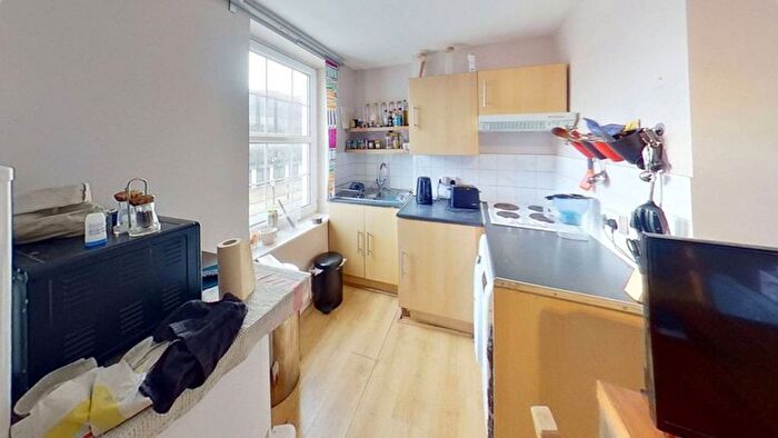 1 Bedroom Flat To Rent In Clapham Road, Oval, London, SW9