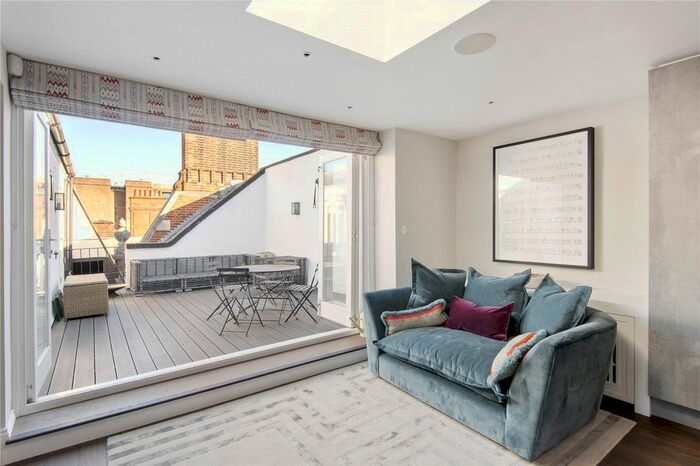 3 Bedroom Flat To Rent In Carlos Place, Mayfair, London, W1K
